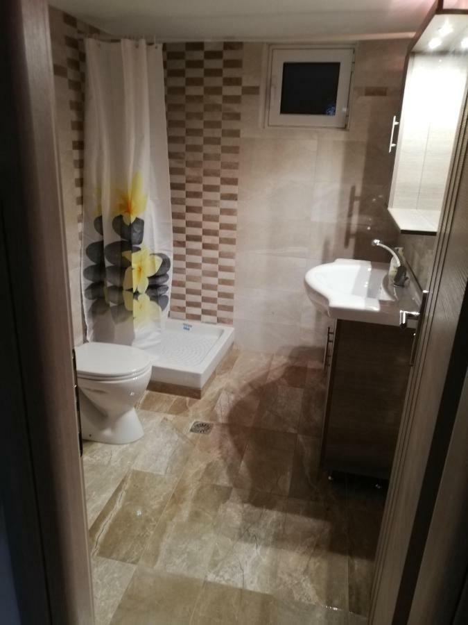 אדאמאס Iremia Rooms מראה חיצוני תמונה
