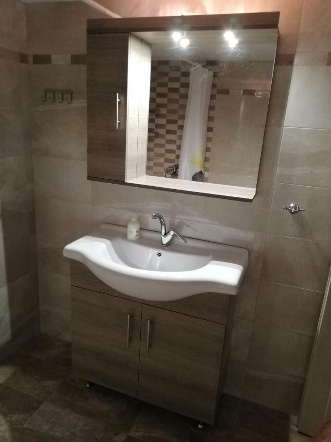 אדאמאס Iremia Rooms מראה חיצוני תמונה